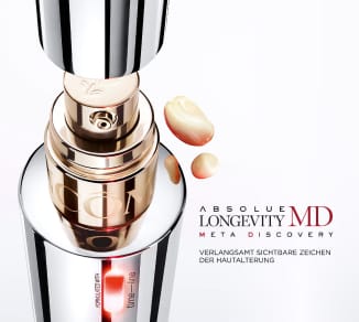 Model med LANCÔME plejeprodukter