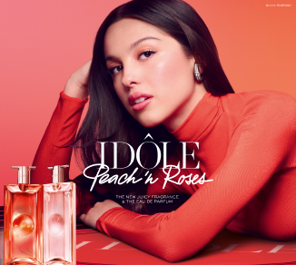 Olivia Rodrigo med Idôle-parfumeflasker